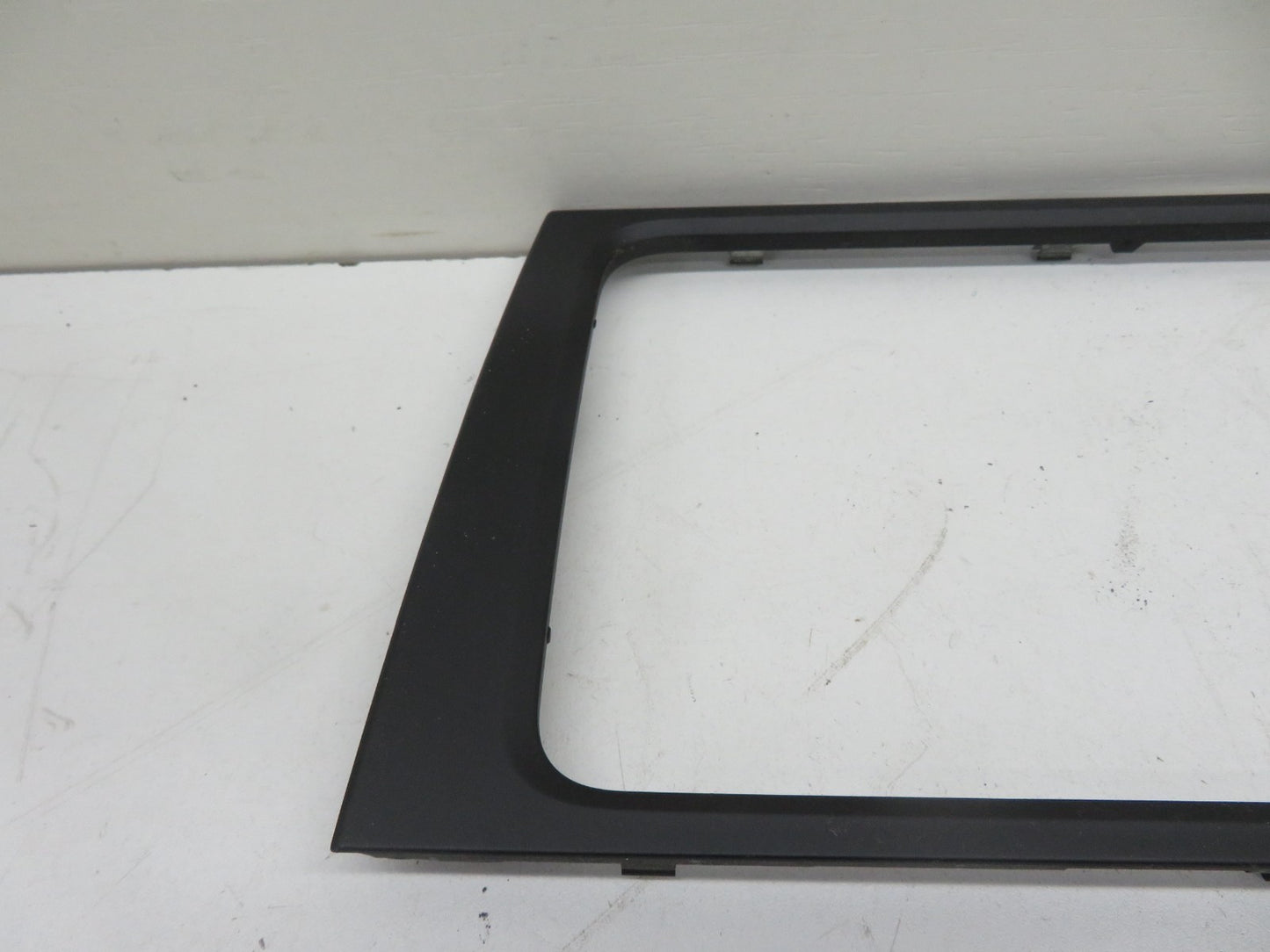 VW GOLF MK6 STEREO SURROUND TRIM 5K0858063P 2009-2013 REF-13