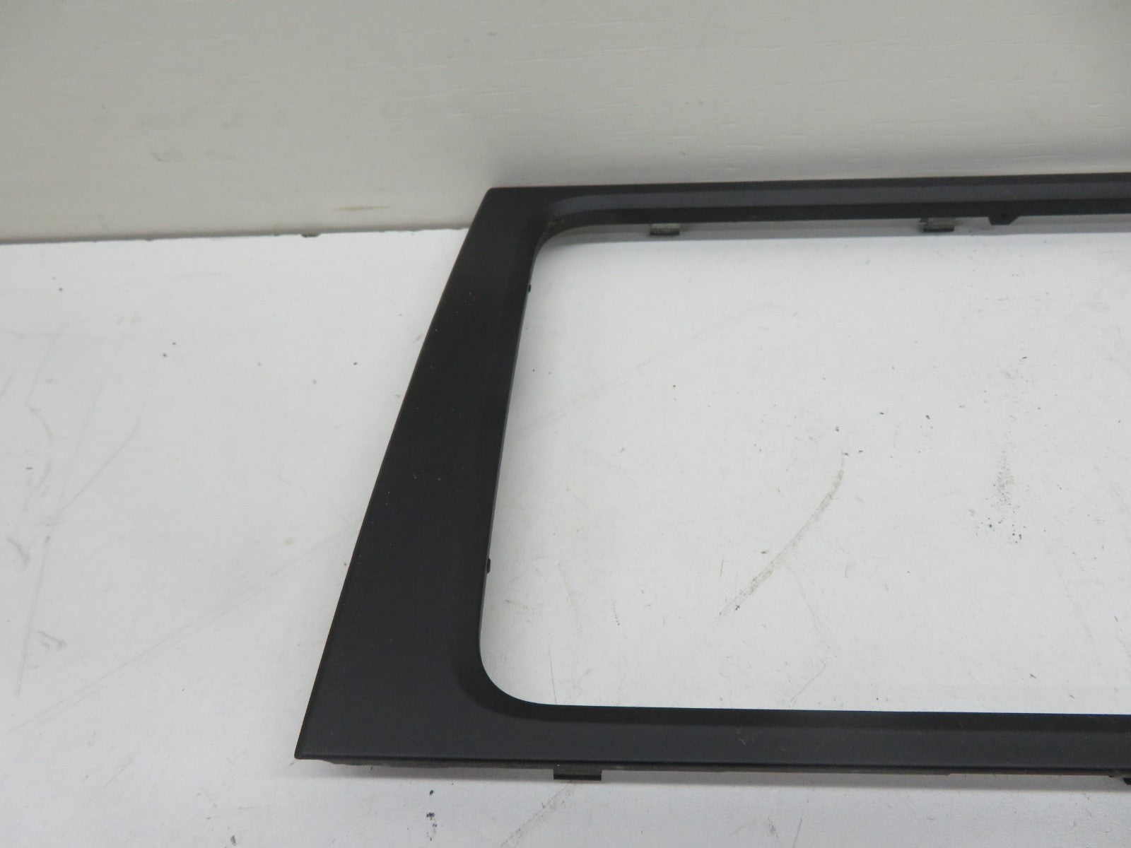 VW GOLF MK6 STEREO SURROUND TRIM 5K0858063P 2009-2013 REF-13