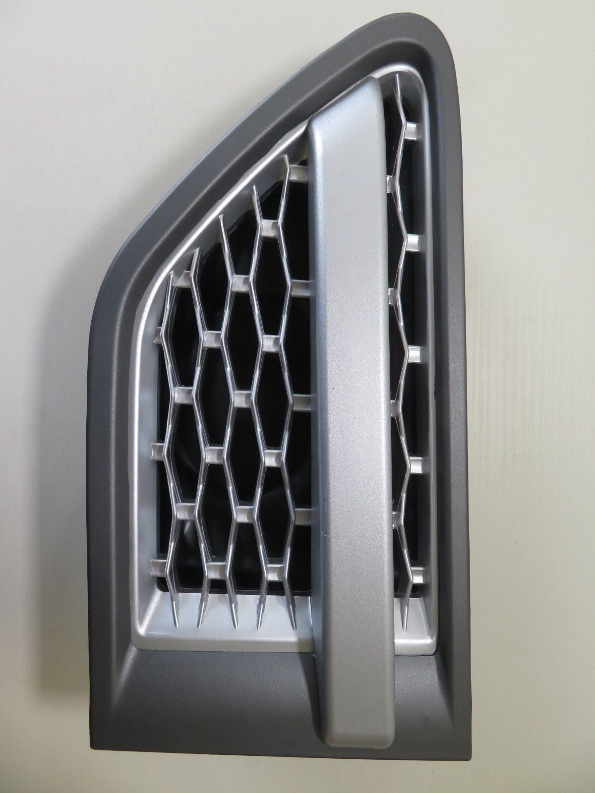 NS PASSENGER SIDE VENT GRILLE FOR RANGE ROVER SPORT L320 LR8021414 09-13