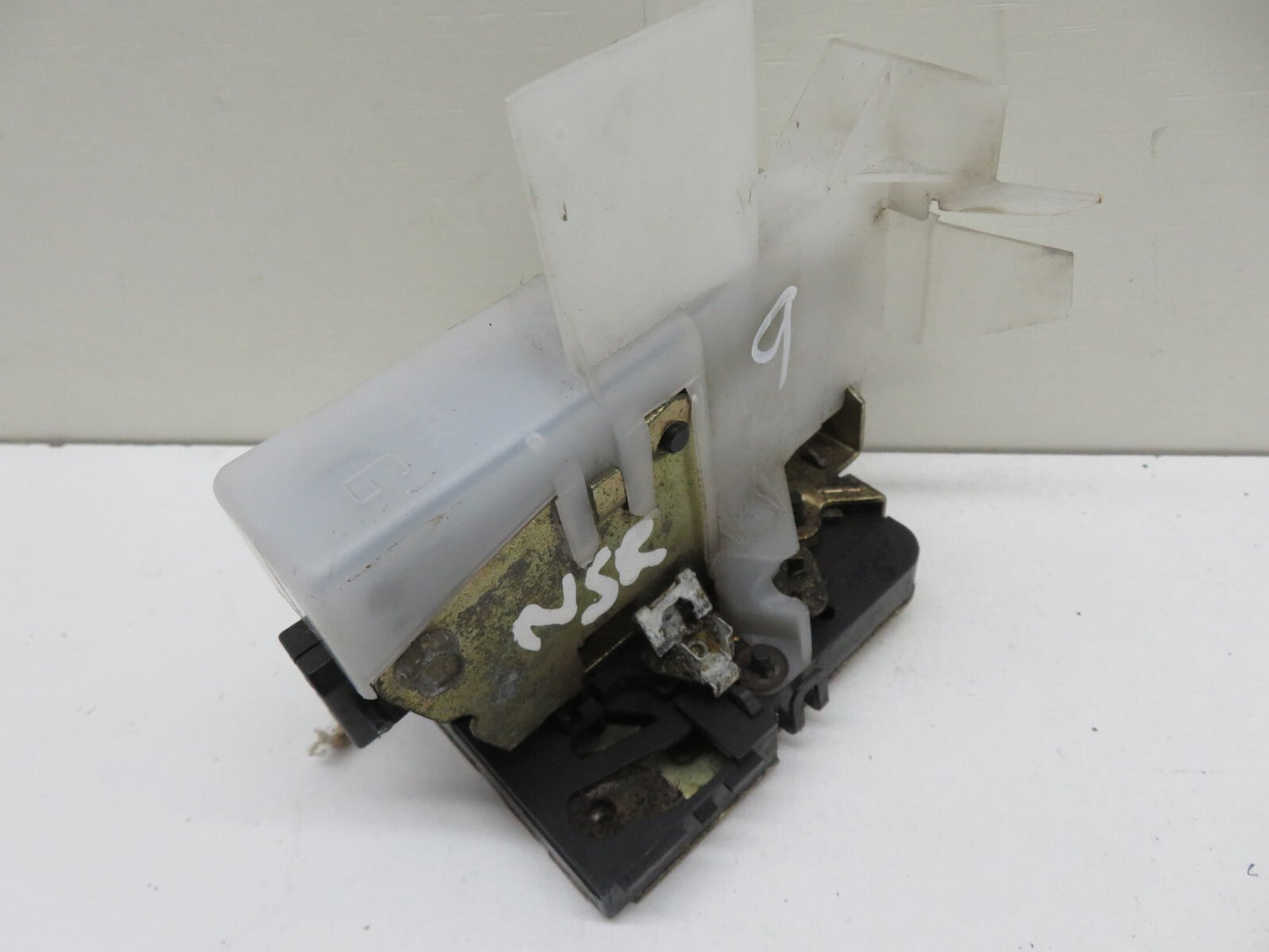 RENAULT ESPACE MK3 NSR LEFT REAR DOOR LOCK CATCH 1996-2002 1508-9