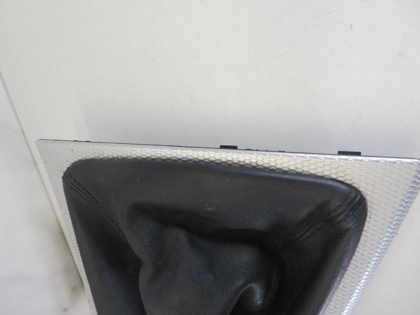 BMW 1 SERIES E88 M SPORT GEAR GAITTOR SURROUND WITH KNOB 2007-2013 A1218-2