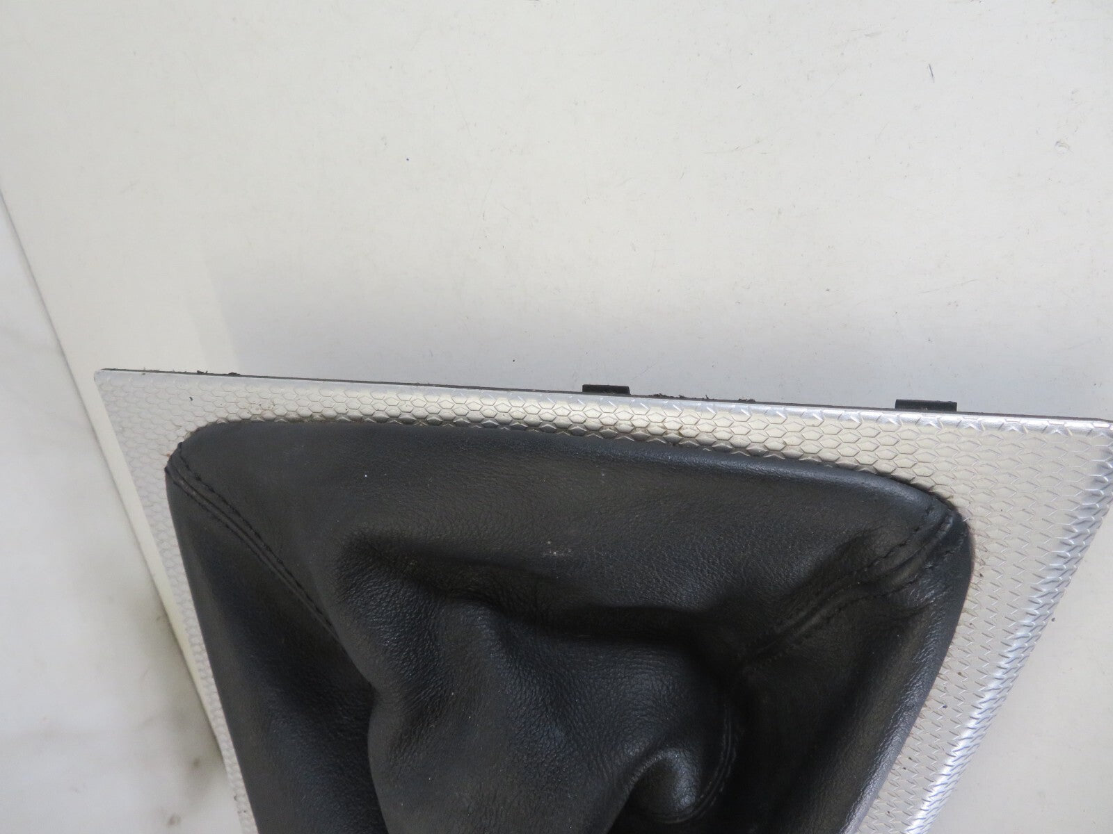 BMW 1 SERIES E88 M SPORT GEAR GAITTOR SURROUND WITH KNOB 2007-2013 A1218-2