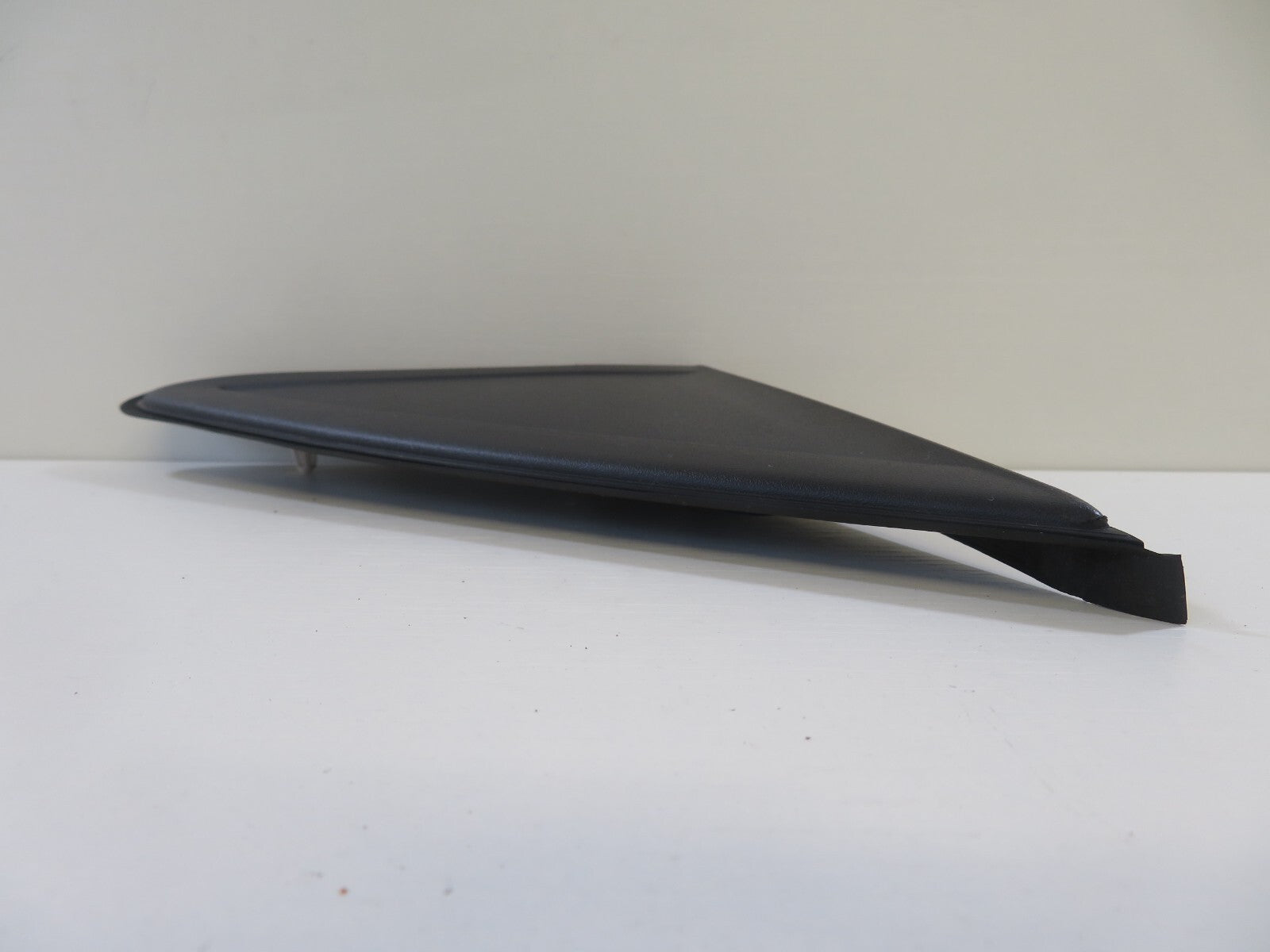 FORD FOCUS MK2 OS DRIVER FRONT QUARTER TRIM 4M51-A16003-A 2004-2011 1744-12