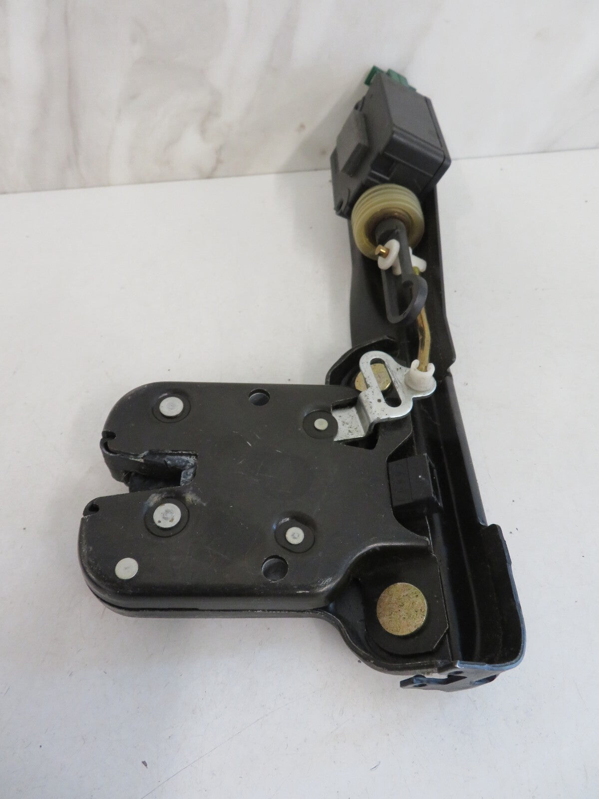 AUDI TT MK1 REAR TAILGATE BOOT LOCK CATCH 8N0827505E VWMIX1730-11