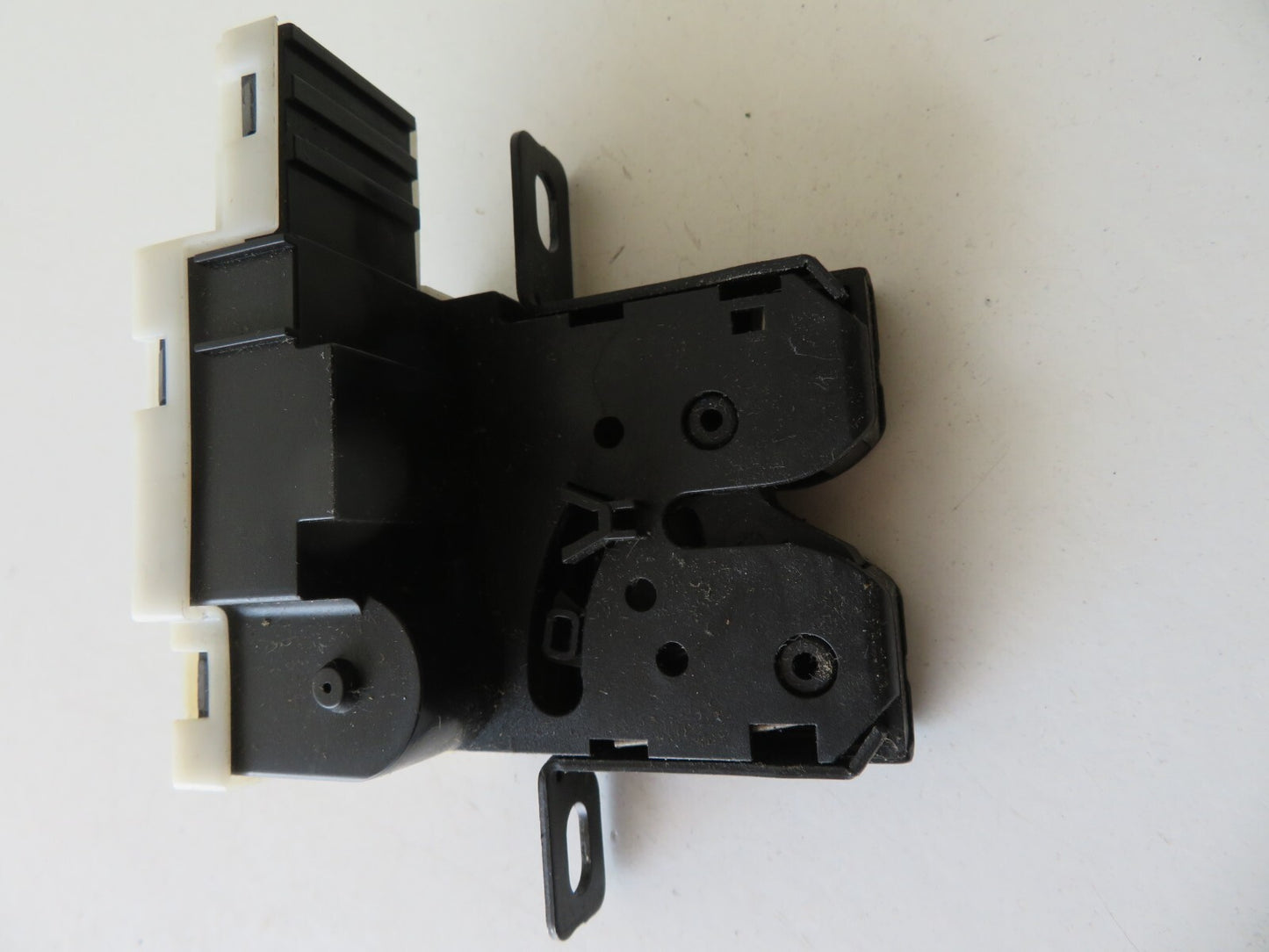 RENAULT SCENIC MK1 BOOT LOCK CATCH 1996-2003 AMS1351