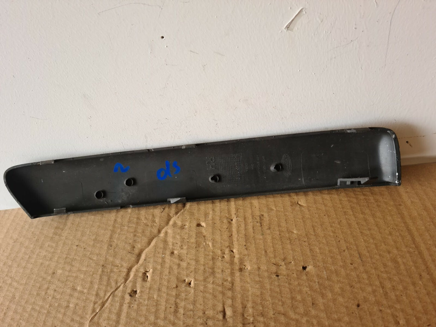 FORD FOCUS MK2 OS FRONT BUMPER TRIM 2004-2007 A34 NO2