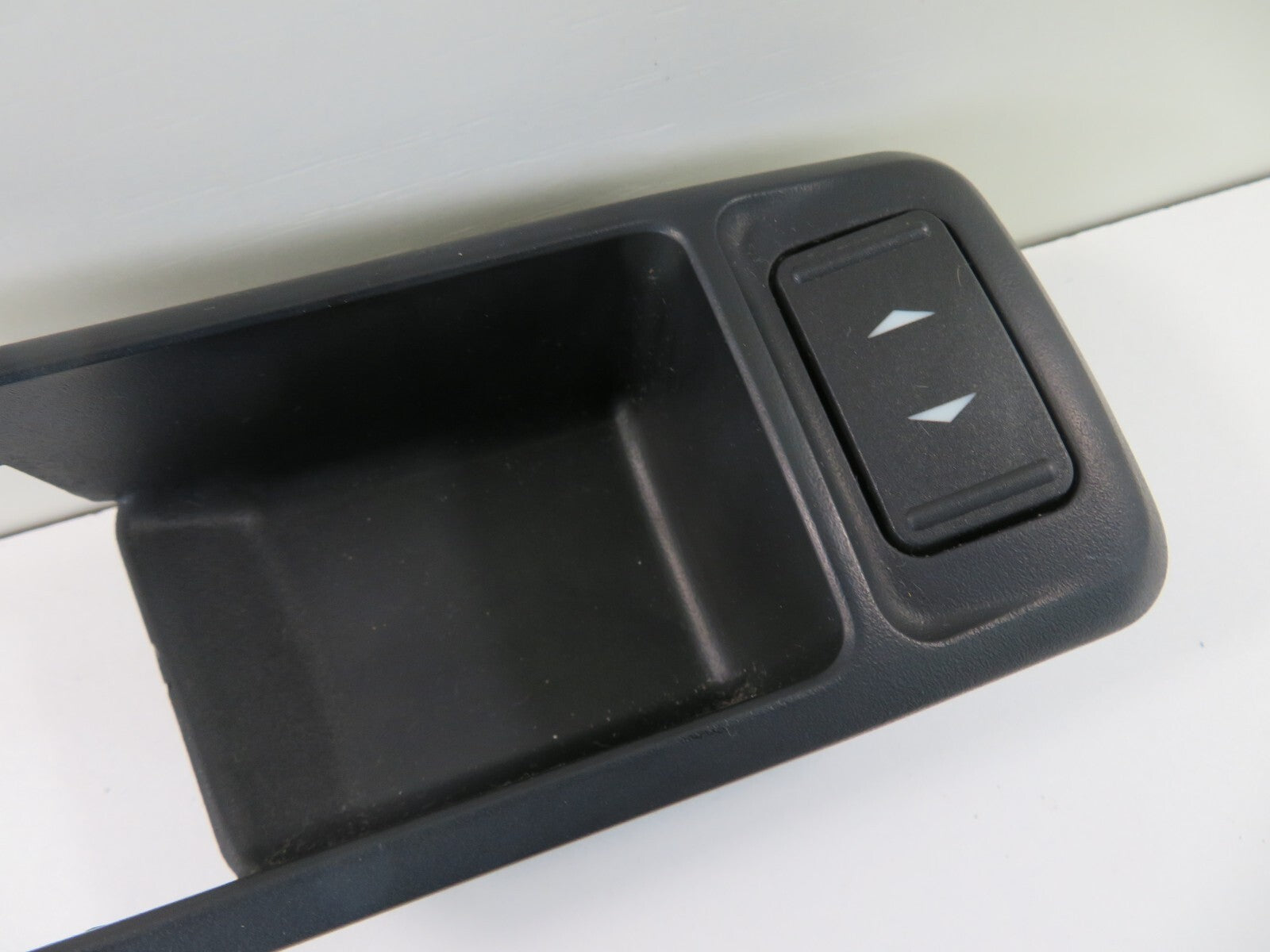 FORD C-MAX NSF WINDOW SWITCH DOOR HANDLE INSERT TRIM 2006-2010 1551-22