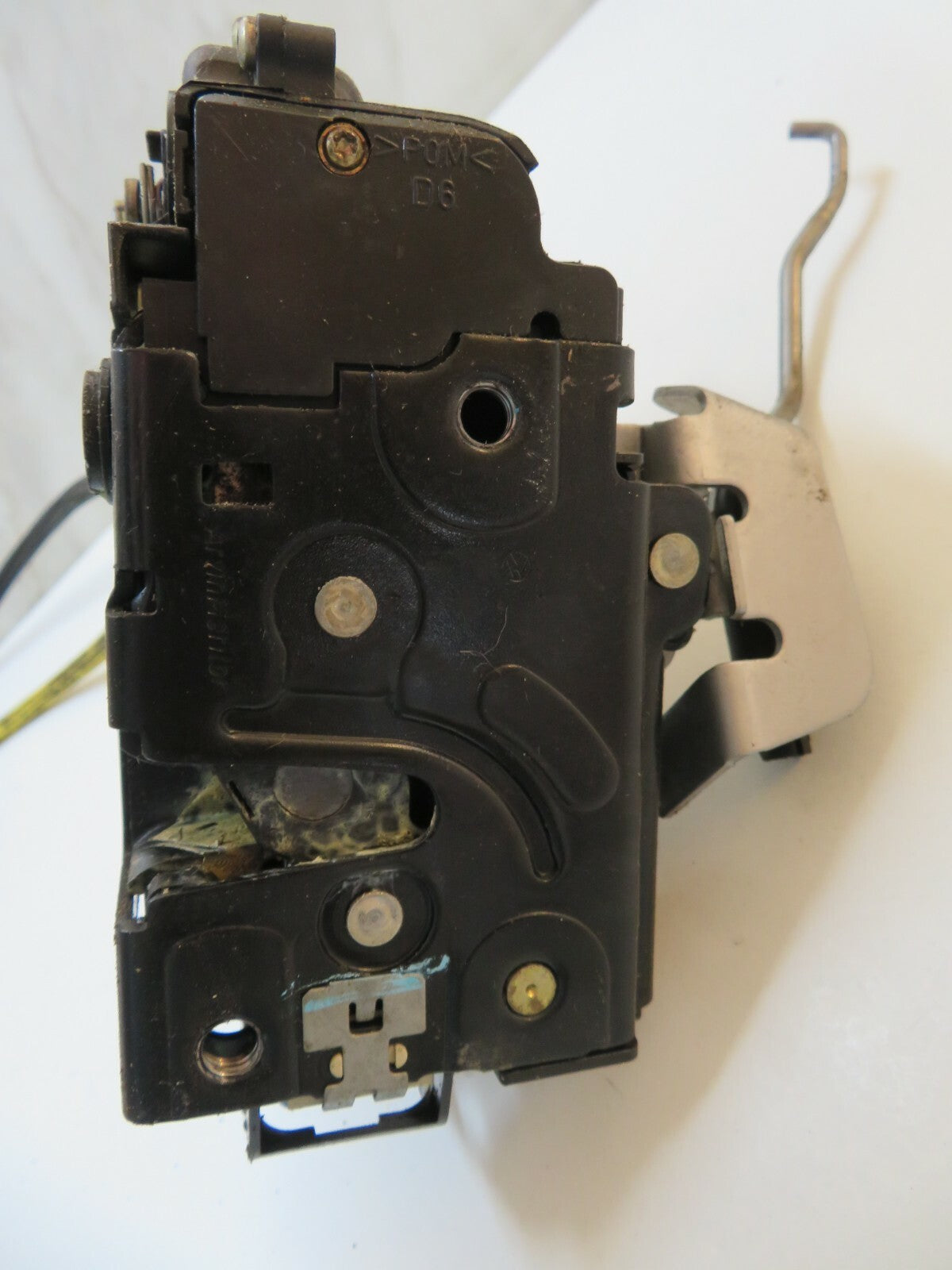 AUDI A6 C5 ALL ROAD OSR DOOR LOCK CATCH 4B0839016G 1998-2003 REFB5-2