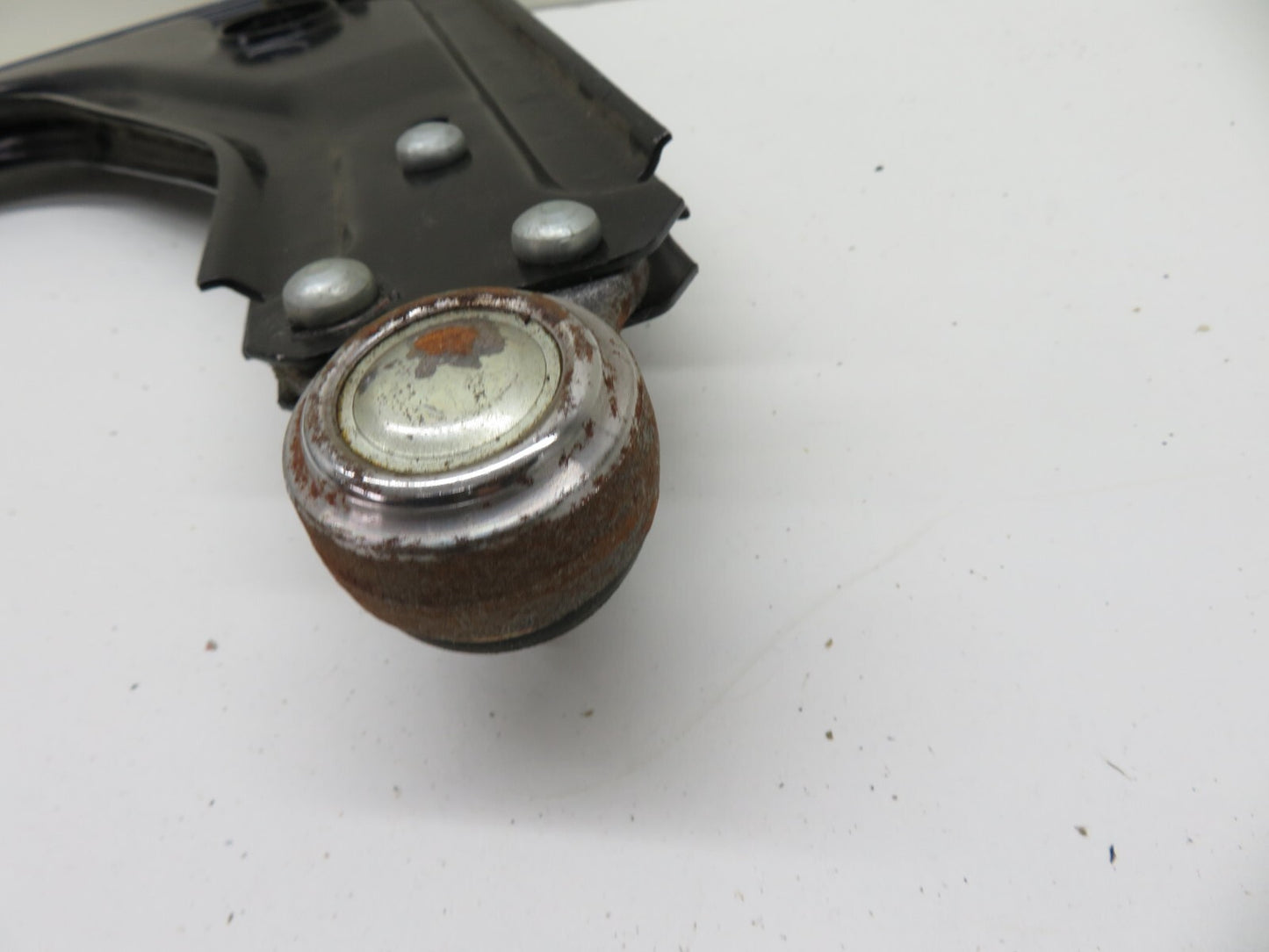 NS PASSENGER FRONT LOWER CONTROL ARM FOR FORD FIESTA 1994-1996 BSJ1429S