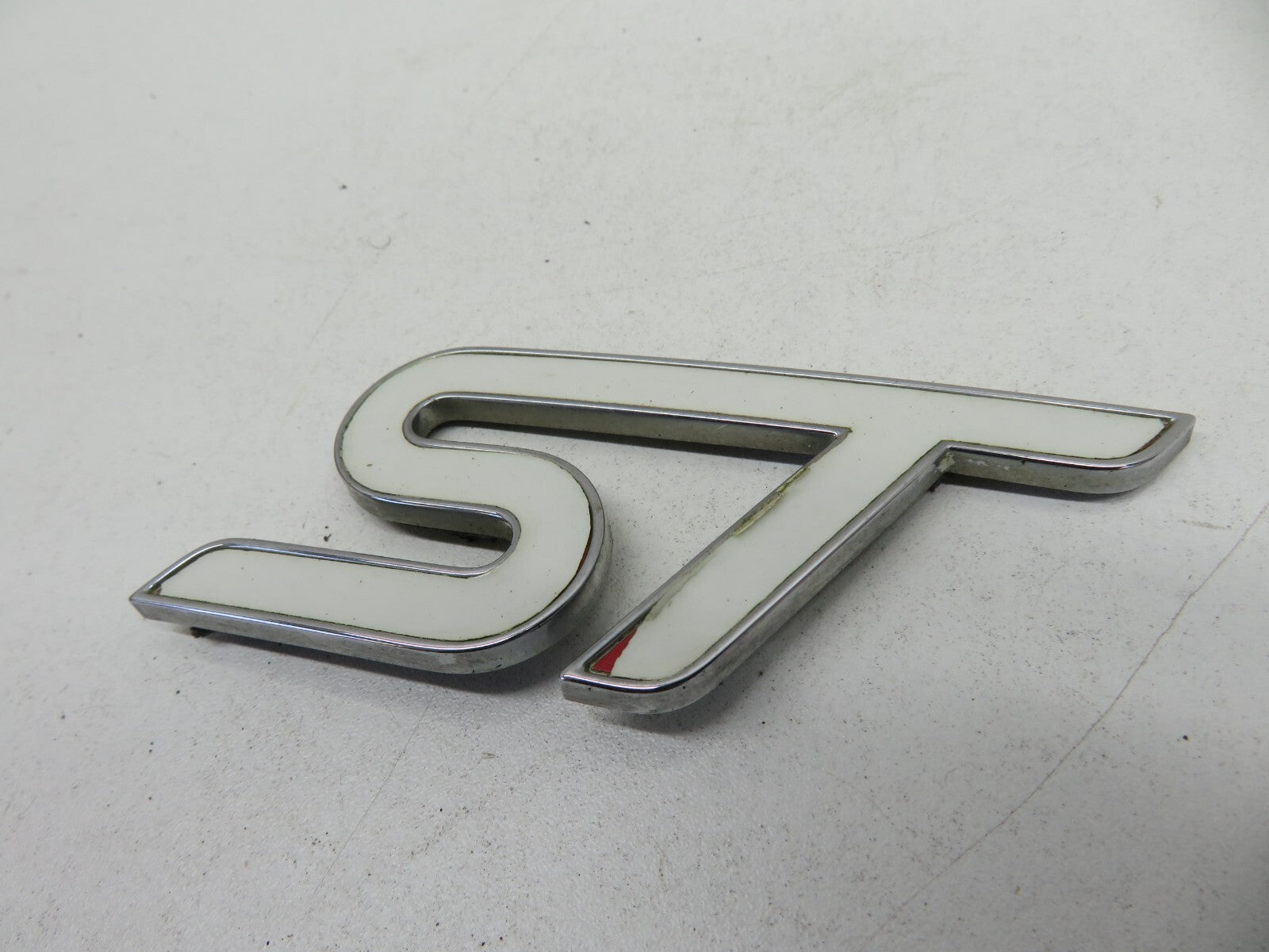 FORD FIESTA MK7 ST180 TAILGATE BOOT BADGE 2013-2017 1508-17