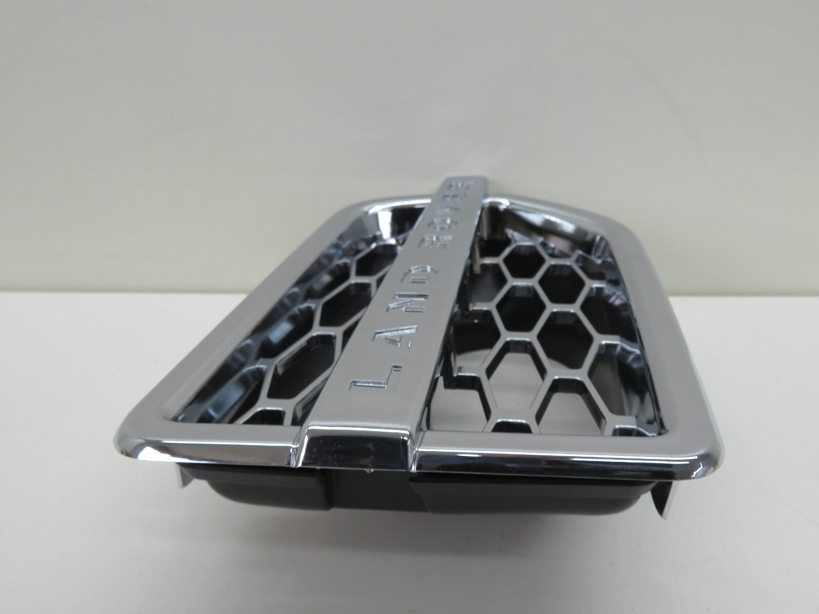 OS DRIVER FRONT GRILLE VENT FOR LAND ROVER DISCOVERY 2009-2018 L319