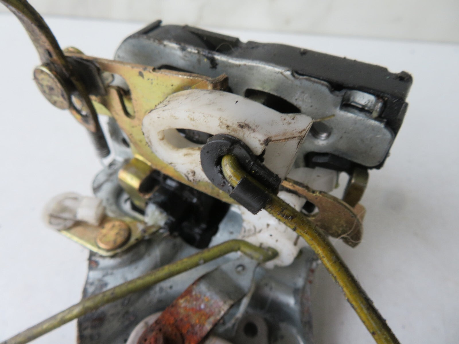 SUZUKI JIMNY NSF DOOR LOCK CATCH 1998-2004 AMS1004-8