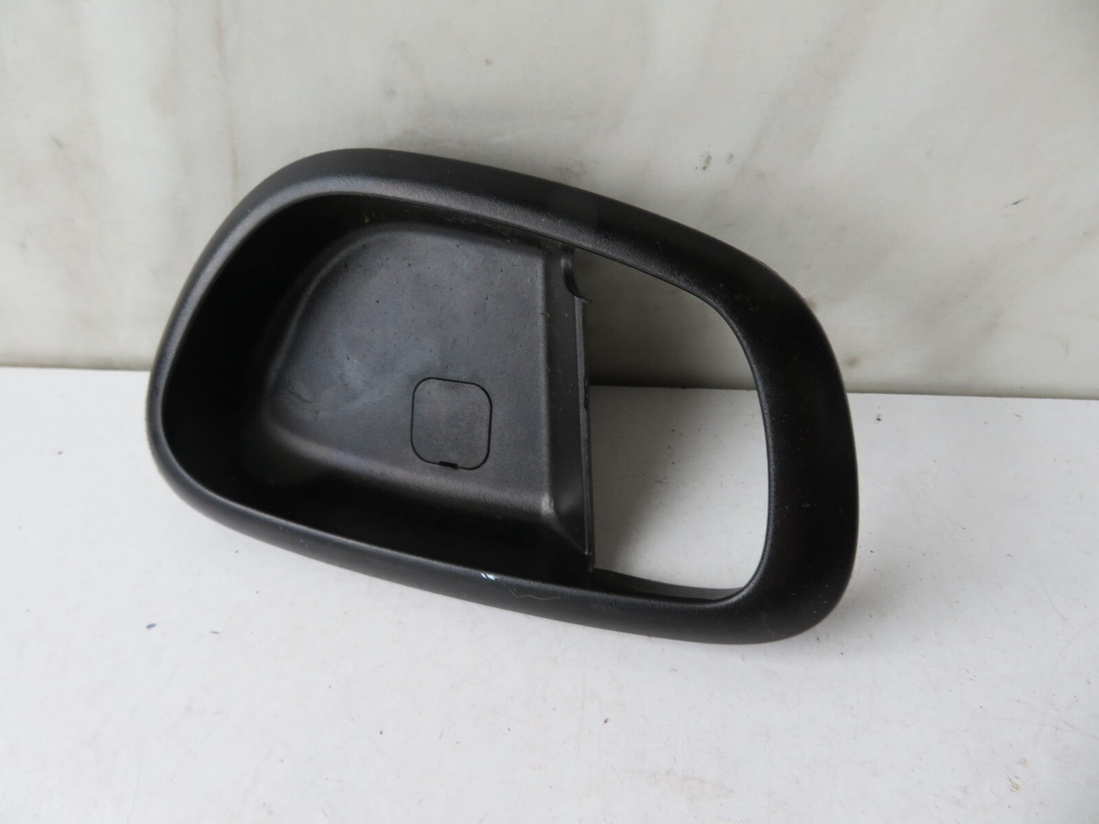 HYUNDAI I10 NSR INTERIOR DOOR HANDLE TRIM 82611-0X000 2008-2012 A1632-9