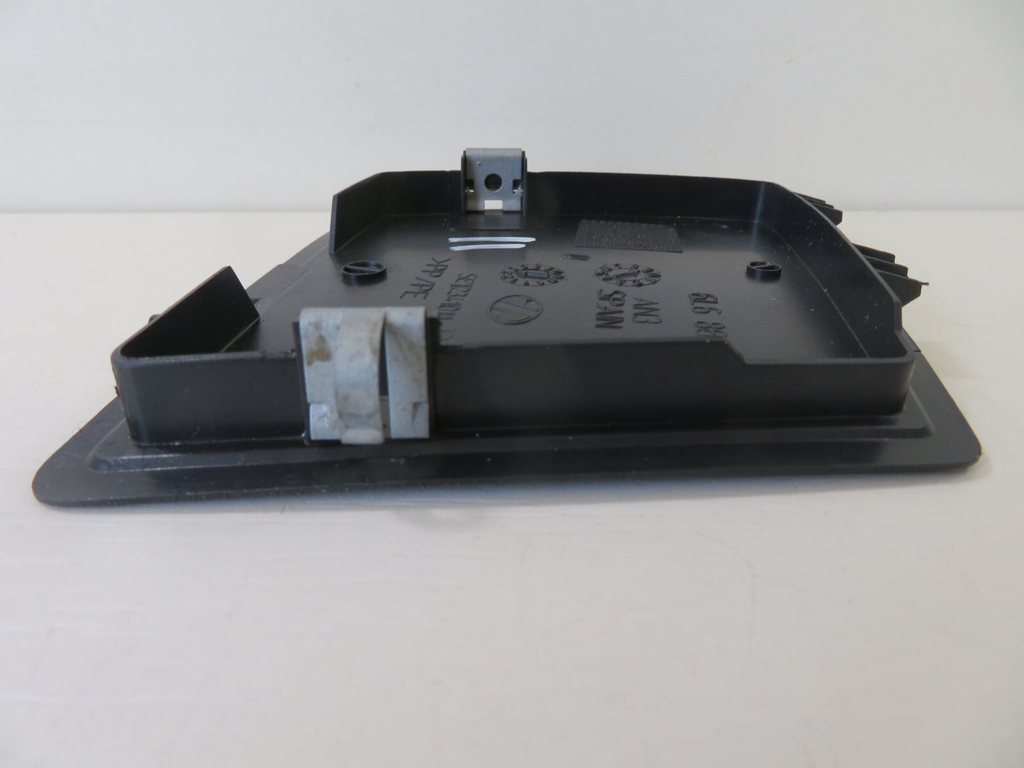 SEAT IBIZA MK3 6L REAR LIGHT ACCESS COVER TRIM RH 6L6867656A 2002-2008 2018-11