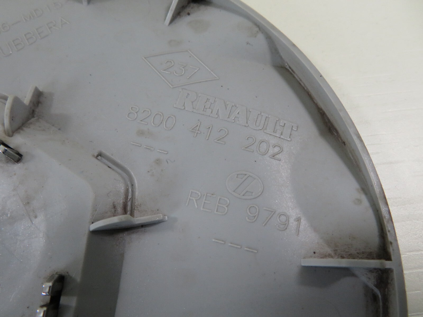 RENAULT SCENIC ALLOY WHEEL CENTER CAP 2006-2009 1559-4