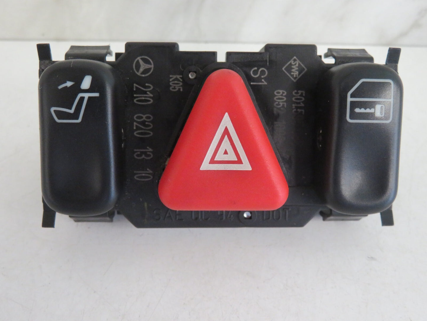 MERCEDES E CLASS W210 HAZARD WARNING SWITCH 2108201310 1995-2002 1129-14