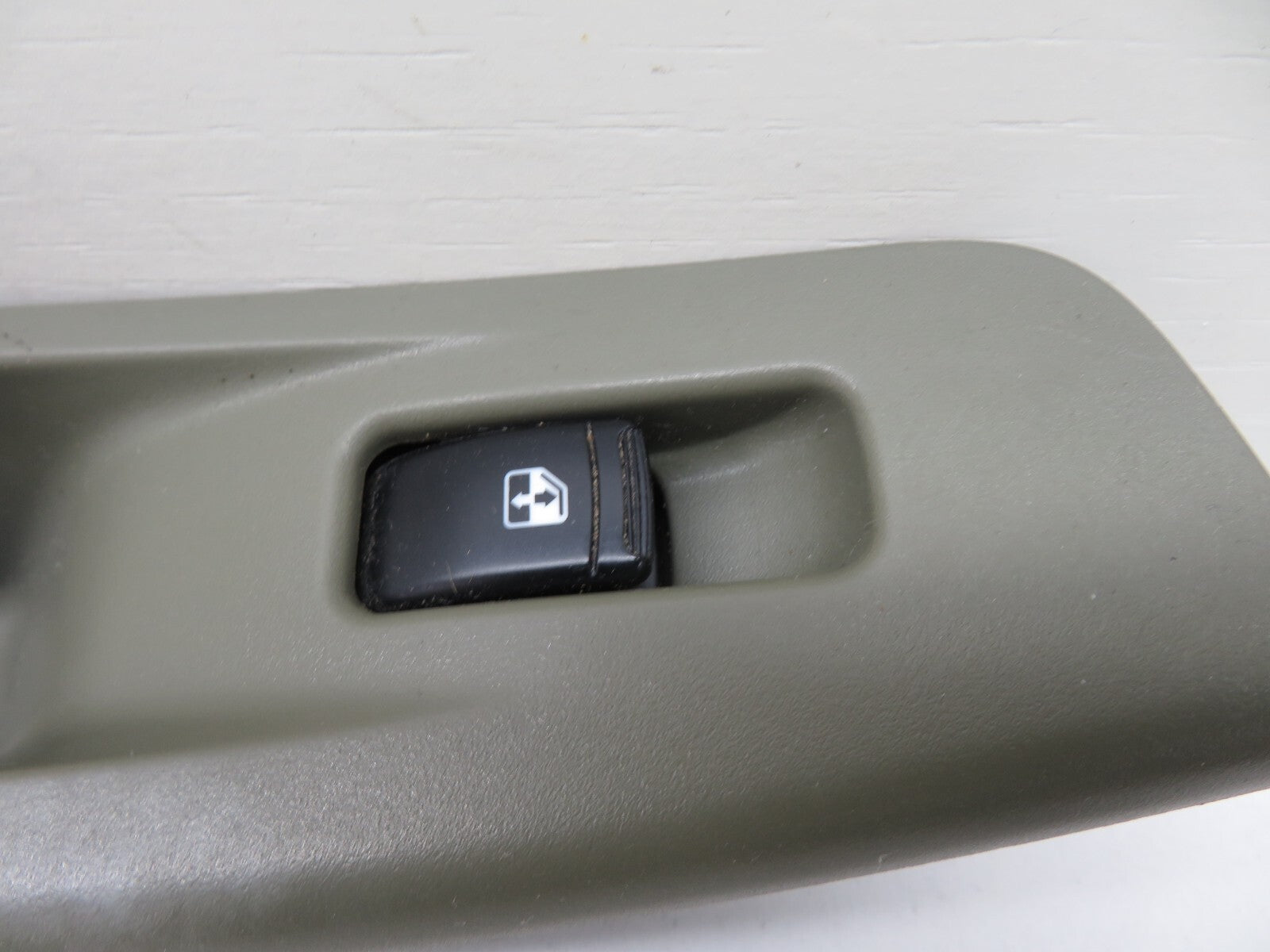 CHEVROLET LACETTI NSR REAR PASSENGER SIDE WINDOW SWITCH 2004-2010 1517-2