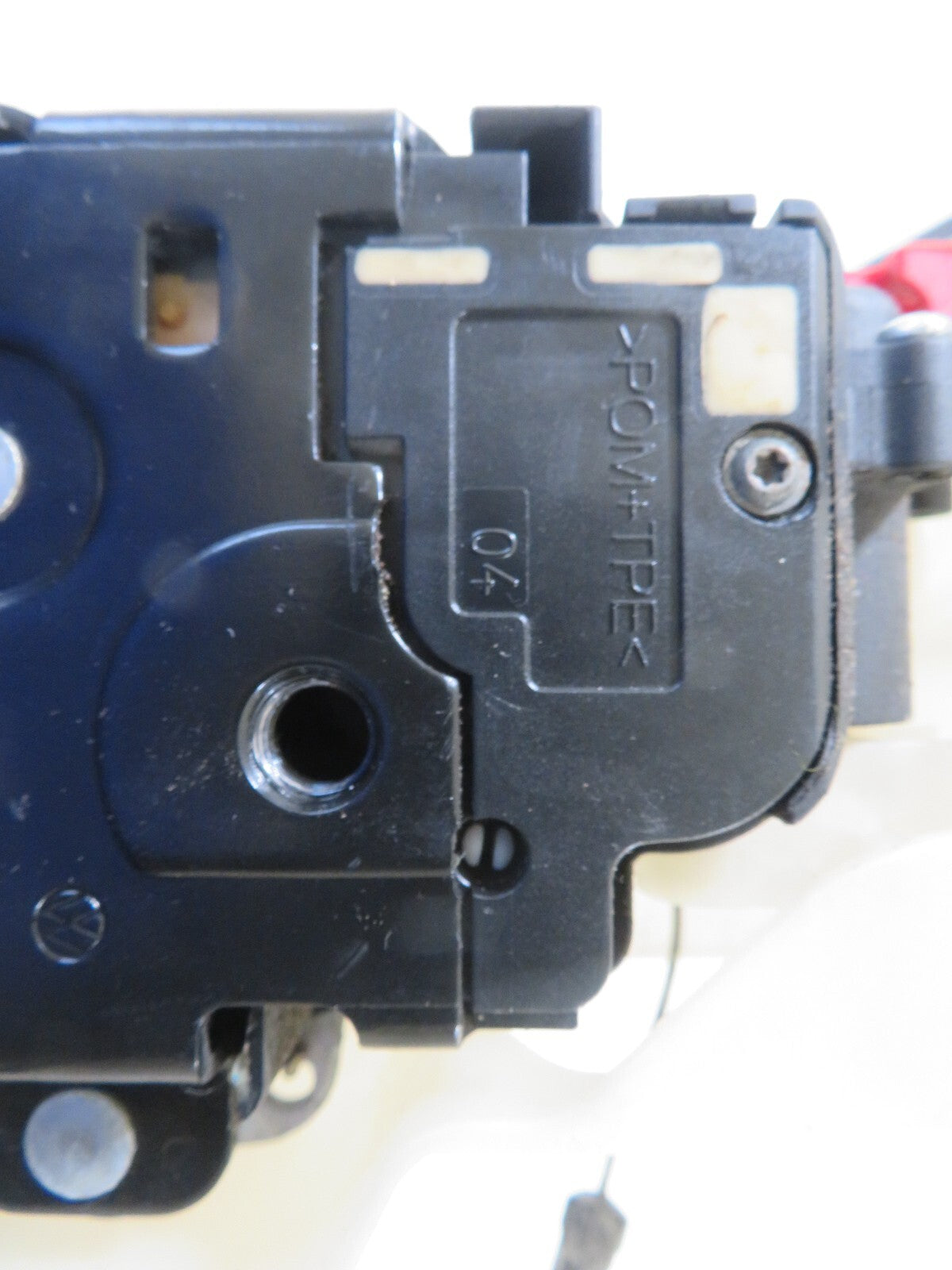 VW TOURAN OSF DRIVER FRONT DOOR LOCK CATCH 2003-2009 1701-3