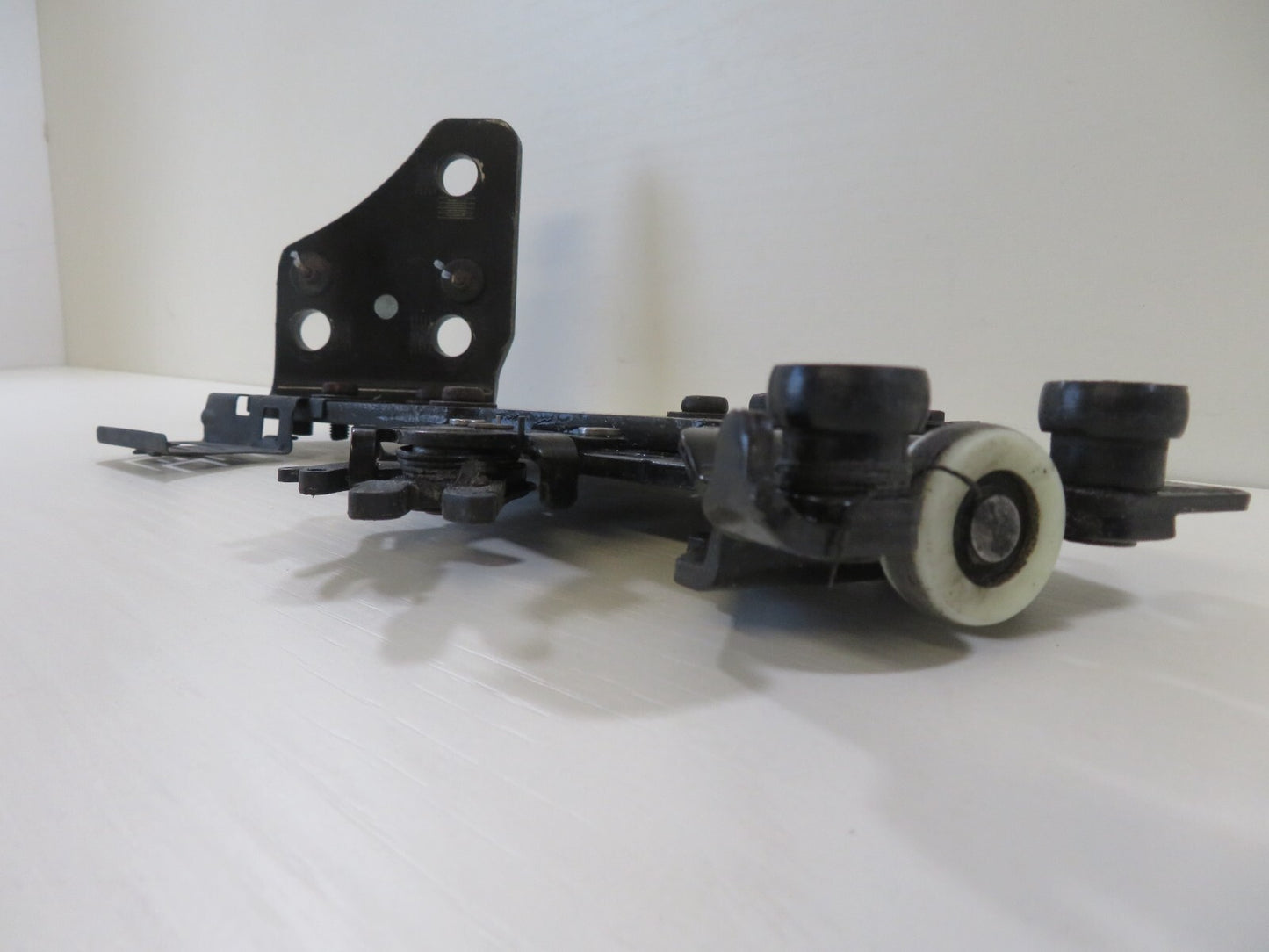 FORD C MAX GRAND NSR BOTTOM GUIDE ROLLER HINGE AM51-U25001-AF 2011-2015 1507-5