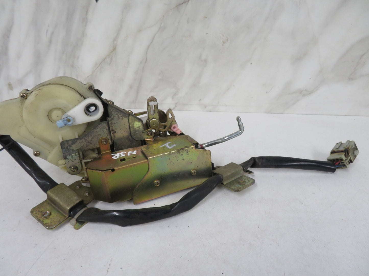 HONDA CRV MK2 NSR DOOR LOCK CATCH 2002-2006 1624-1