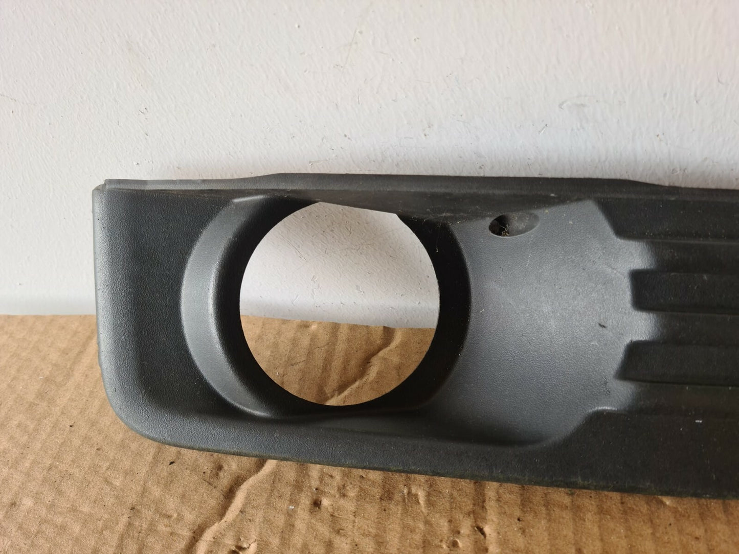 FORD FOCUS MK2 OS FRONT FOG LIGHT SURROUND TRIM 2004-2007 A34 NO1